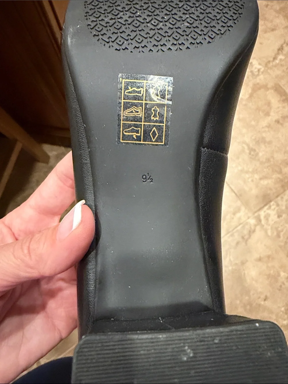 Tory Burch Black Leather Block Heel Pumps with Gold Logo Medallion-never worn